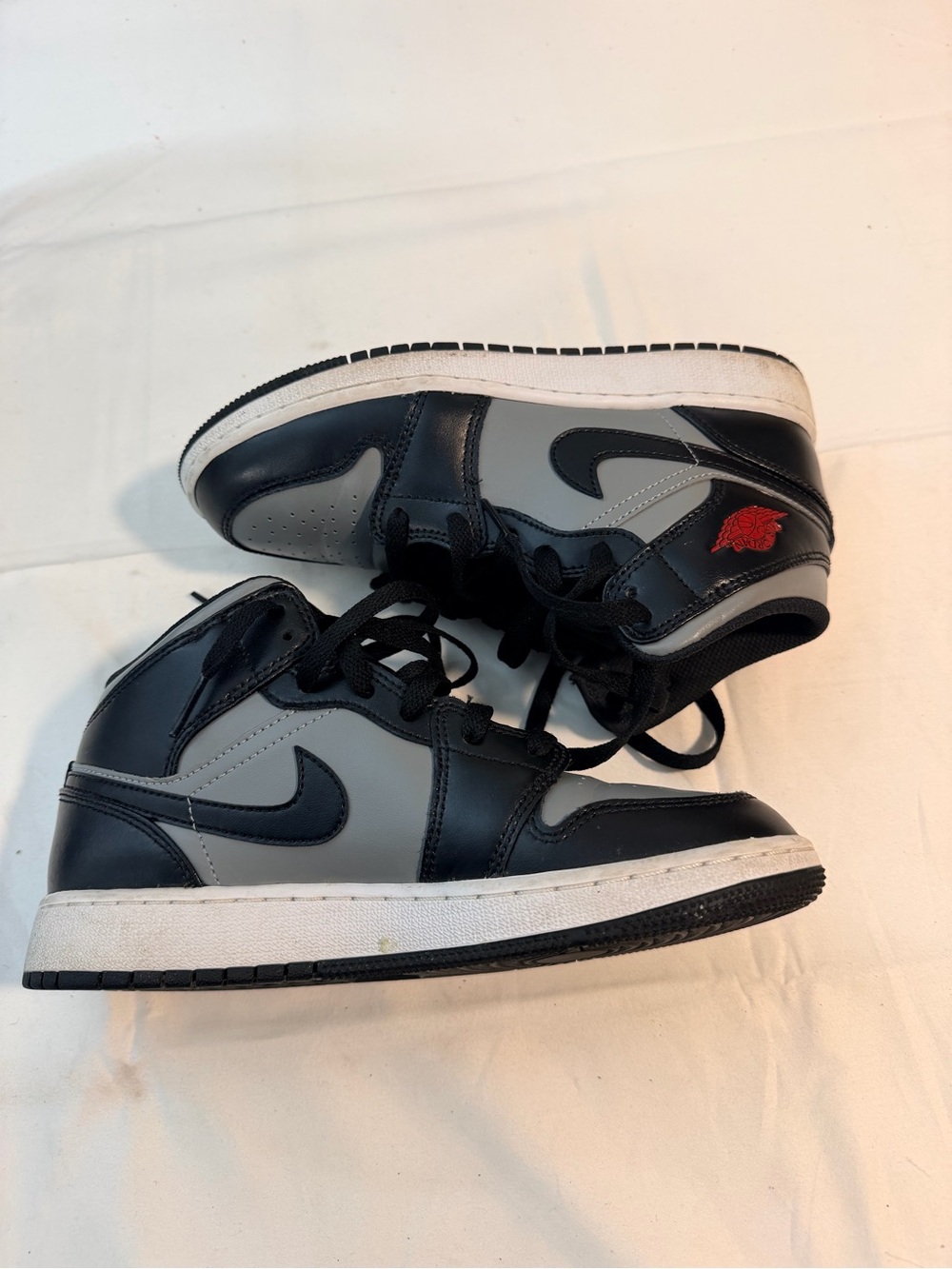 Jordan Air Jordan 1 Mid Top GS 5Y Black/Gray Leather Sneaker 554725-096